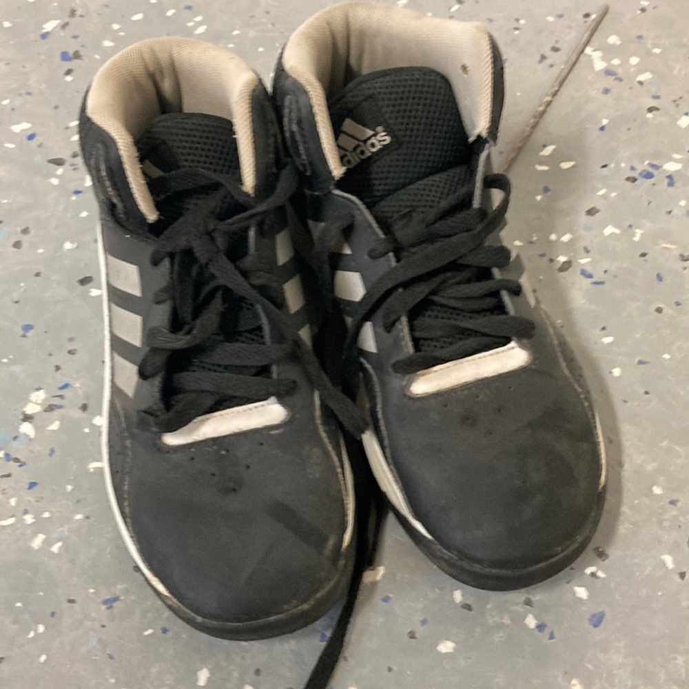 Black adidas cloud foam size 3 boys shoes